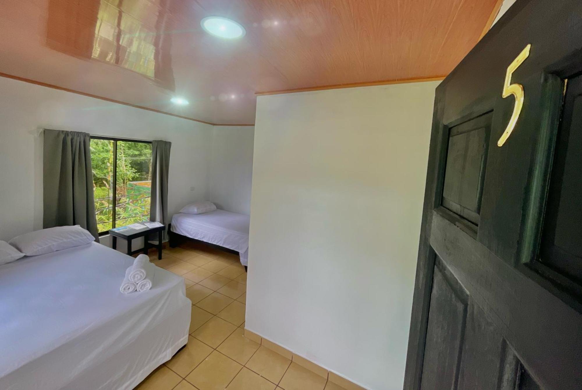 Carey Lodging Tortuguero Esterno foto
